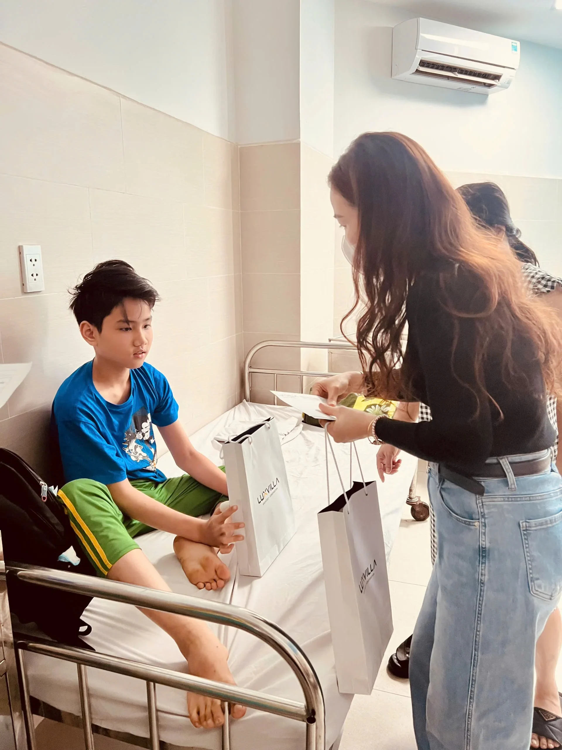 LUXVILLA " CHIA SẺ YÊU THƯƠNG - CHẮP CÁNH ƯỚC MƠ " z6475394822631 f8ba90e54868d2d569f96c4f50e2a504 scaled